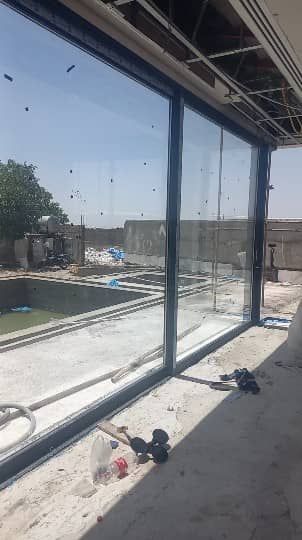 مجری نمای شیشه‌ای کرتین وال