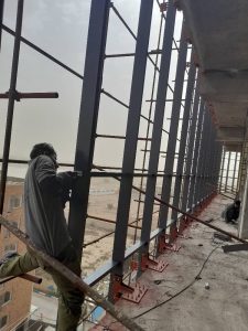 نصاب کرتین وال حرفه‌ای برای پروژه‌های بلندمرتبه